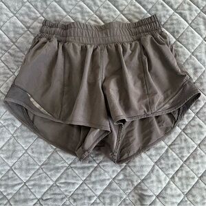 Lululemon Hotty Hot Shorts Women’s 4 Black Run Athletic 2.5” Mini B7